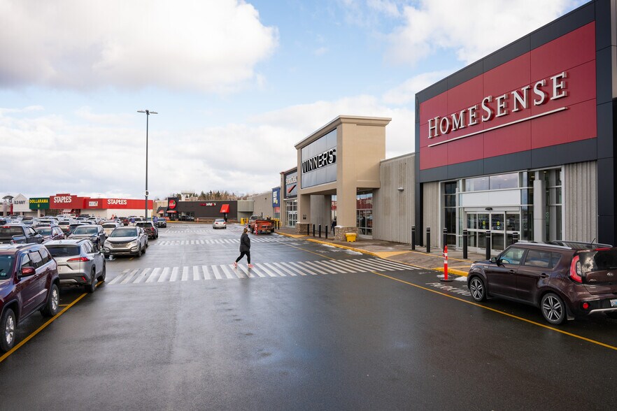 800 Grand Lake Rd, Cape Breton, NS à louer - Photo du bâtiment - Image 3 de 9