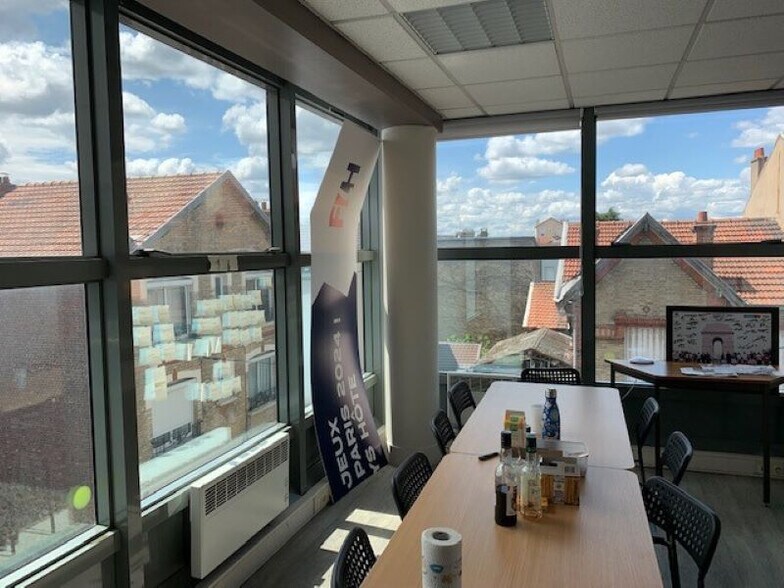 Office in Colombes for lease - Interior Photo - Image 2 of 10