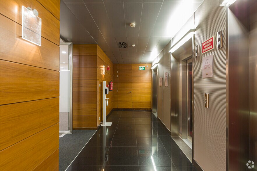 Plaza de la Lealtad, 4, Madrid, Madrid à louer - Photo du bâtiment - Image 3 de 5