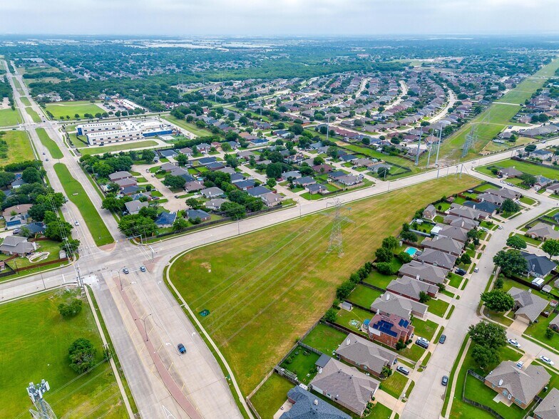 1300 Southeast Pky, Arlington, TX à vendre - Photo du bâtiment - Image 1 de 13