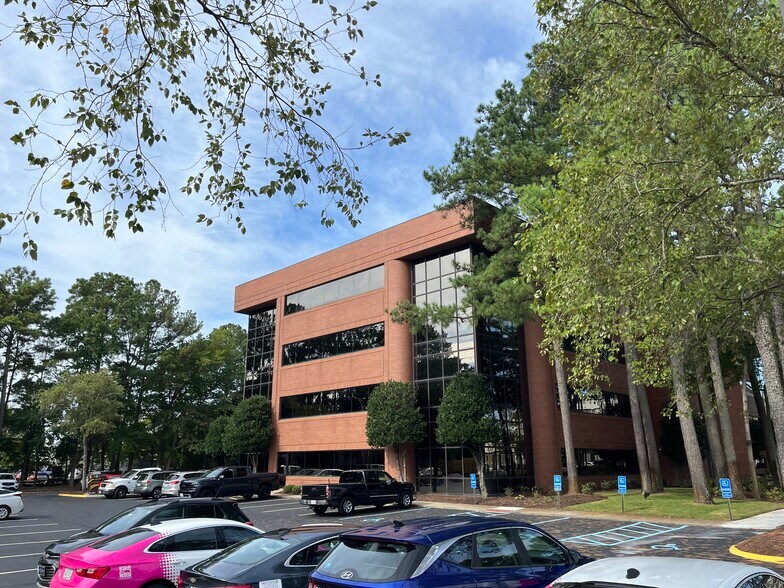 192 Ballard Ct, Virginia Beach, VA à louer - Photo du bâtiment - Image 3 de 4