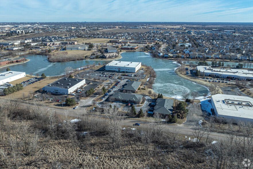 896 S Frontenac St, Aurora, IL for lease - Aerial - Image 3 of 16