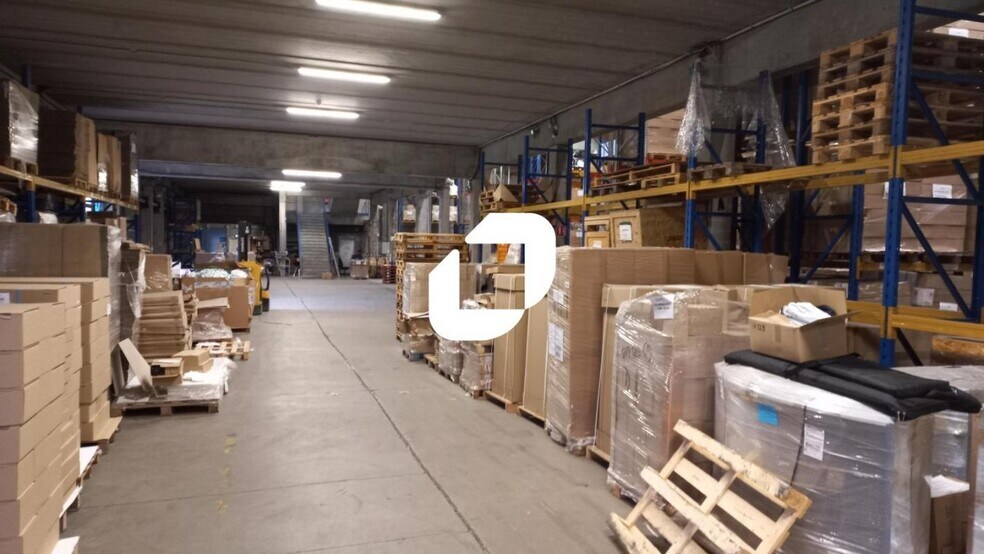 Industrial in Saint-Thibault-des-Vignes for lease - Interior Photo - Image 2 of 4