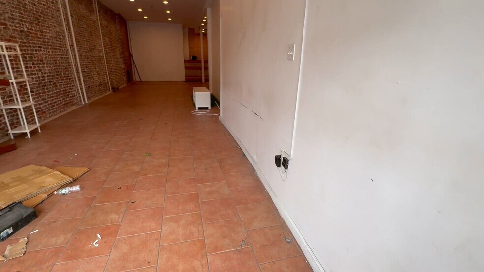 1407 Fulton St, Brooklyn, NY à louer - Vidéo sur l’inscription commerciale - Image 2 de 11