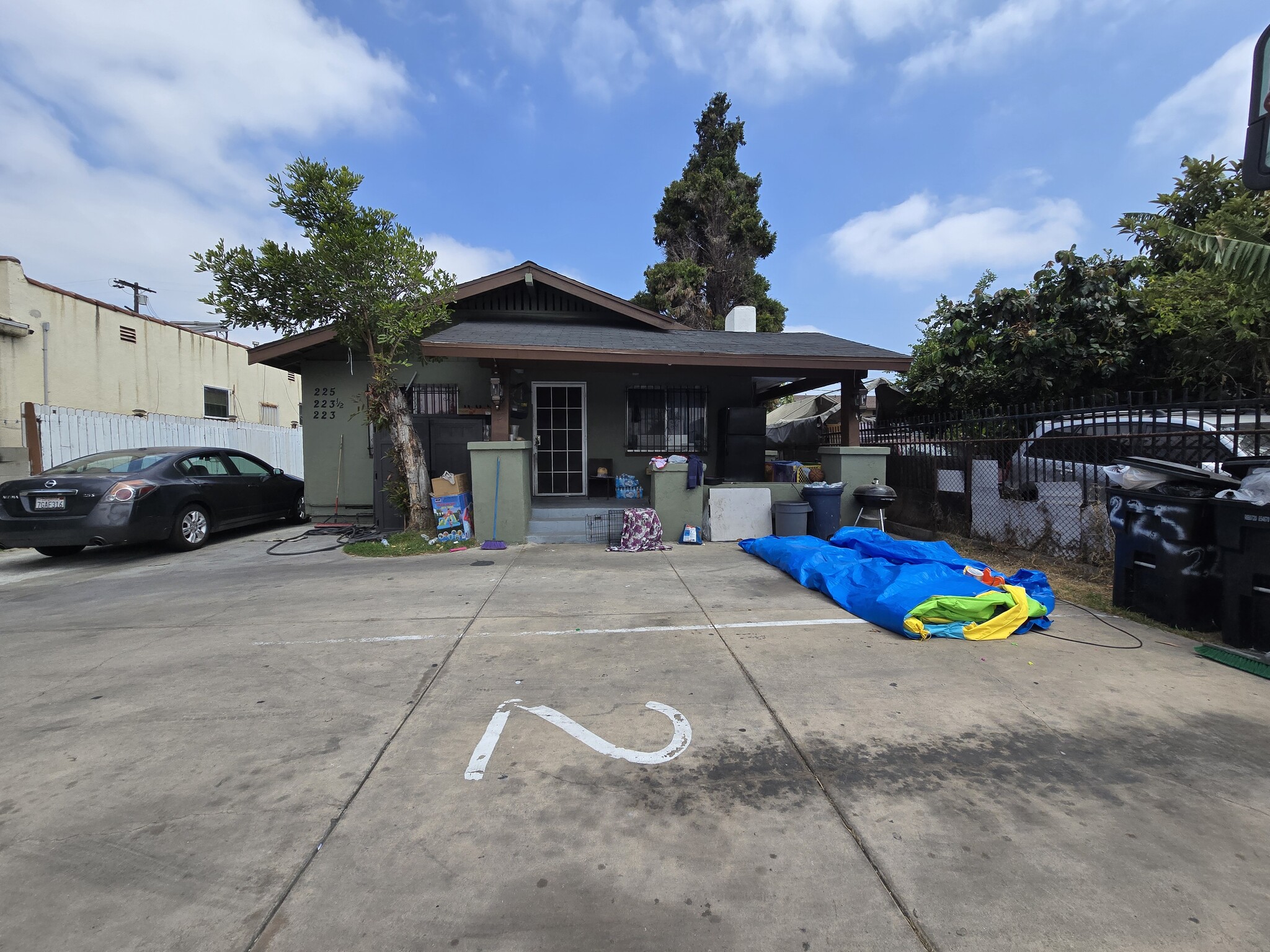 225 E 74th St, Los Angeles, CA à vendre Photo principale- Image 1 de 12