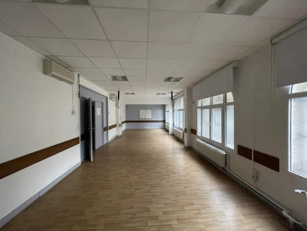 Office in Paris for sale Building Photo- Image 1 of 6