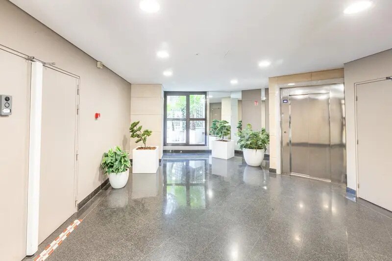 6 Boulevard Bineau, Levallois-Perret for lease - Lobby - Image 2 of 9