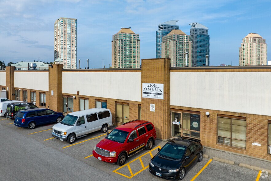 690 Progress Ave, Toronto, ON à louer - Photo du bâtiment - Image 3 de 4