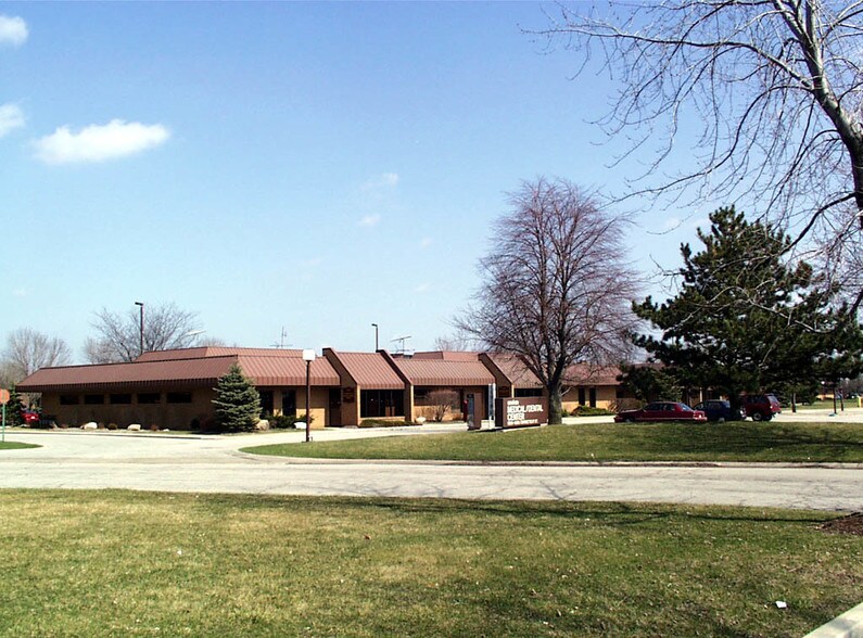 8679 Connecticut St, Merrillville, IN à vendre - Photo du bâtiment - Image 2 de 21