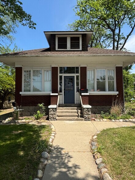 27 S Whittaker St, New Buffalo, MI à louer - Photo du bâtiment - Image 2 de 11