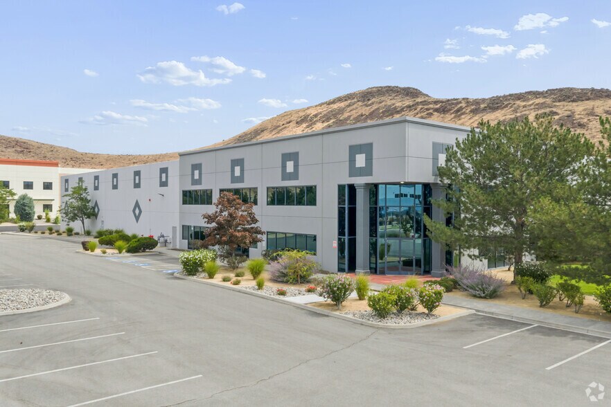 8770 Technology Way, Reno, NV à louer - Photo du bâtiment - Image 3 de 9