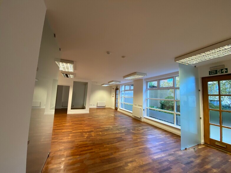 10 Old Tolbooth Wynd, Edinburgh for lease - Building Photo - Image 3 of 6
