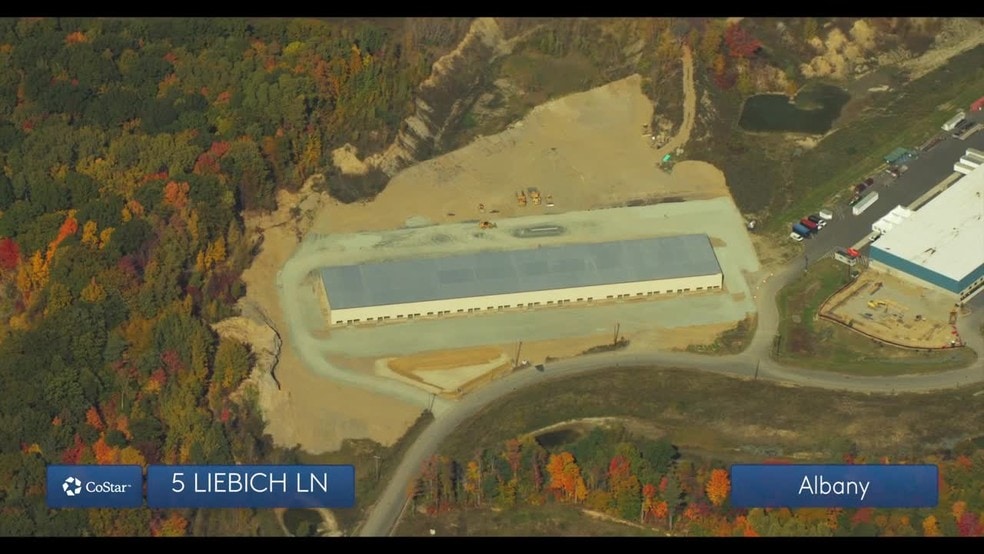 3 Liebich Ln, Clifton Park, NY à louer - Vidéo aérienne - Image 2 de 4