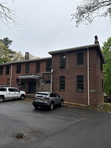 105 Chapman St, Canton, MA à louer - Photo du bâtiment - Image 2 de 7