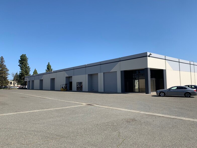 8220 Alpine Ave, Sacramento, CA à louer - Photo du bâtiment - Image 2 de 3
