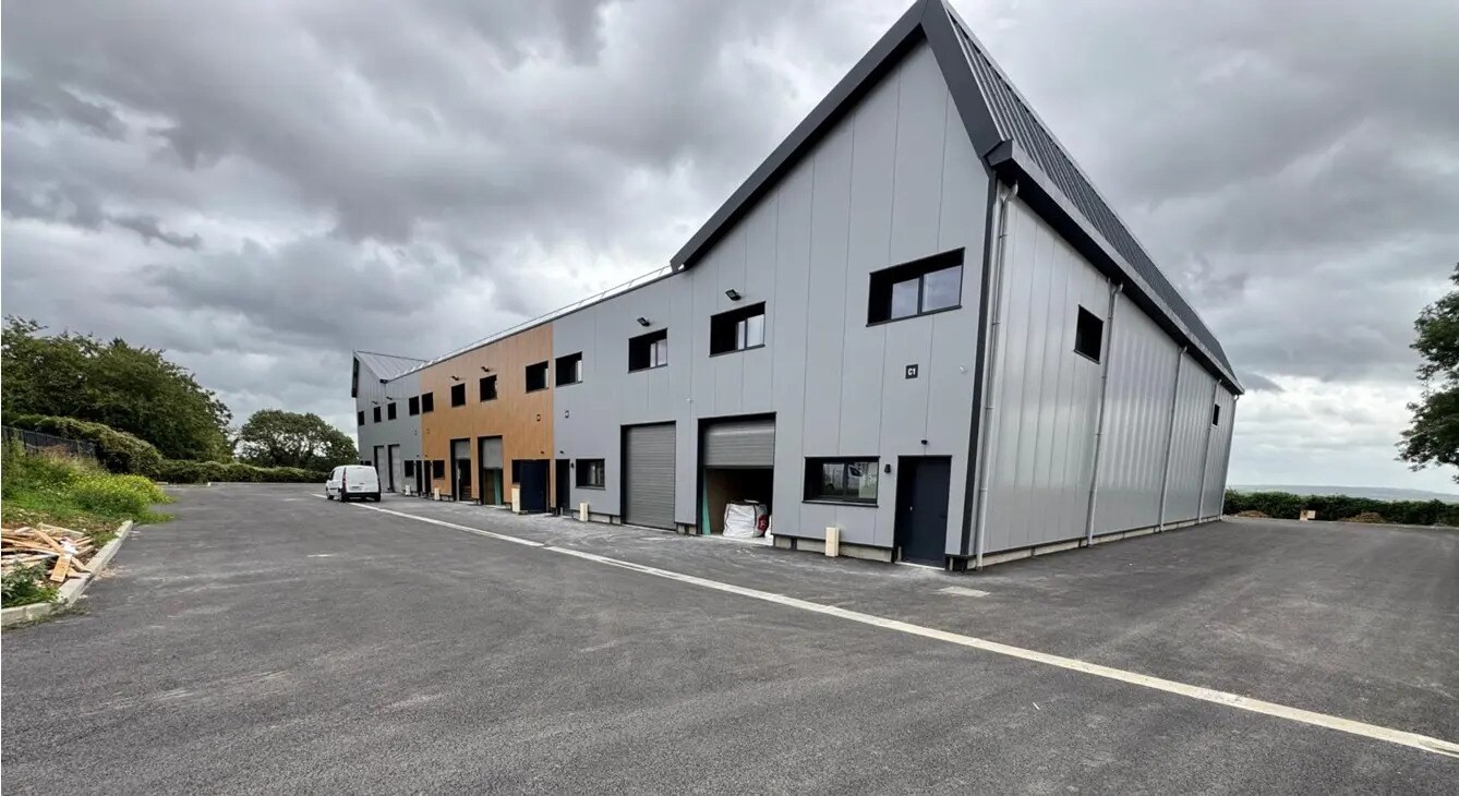 Flex in Hérouville-en-Vexin for sale Building Photo- Image 1 of 6