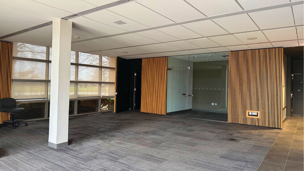 320 W Diehl Rd, Naperville, IL à louer - Photo intérieure - Image 2 de 5