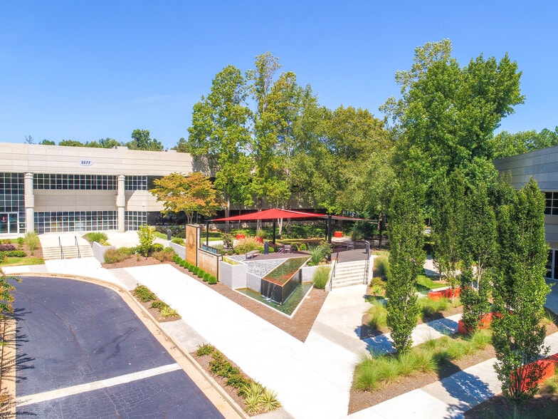 3567 Parkway Ln, Norcross, GA à louer - Photo du bâtiment - Image 3 de 9