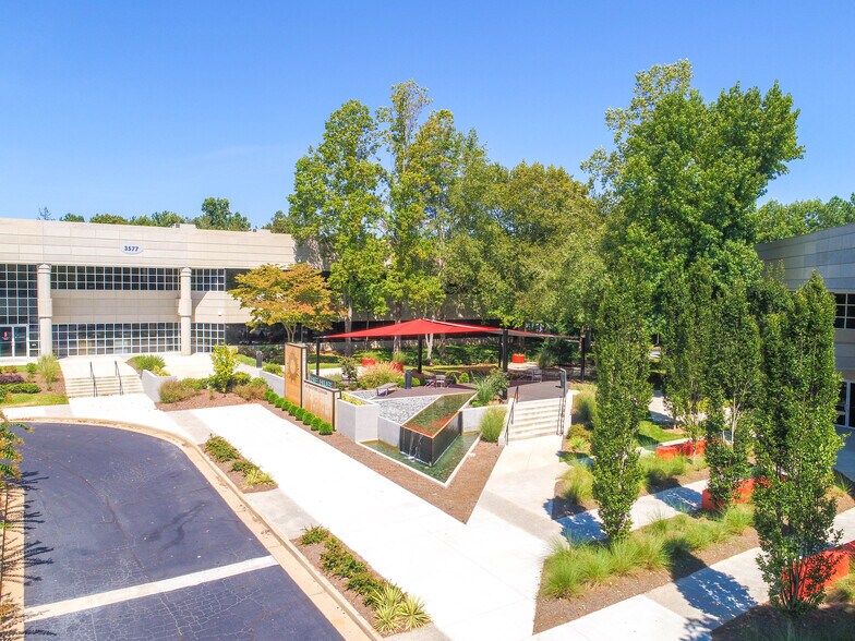 3577 Parkway Ln, Peachtree Corners, GA à vendre - Photo du bâtiment - Image 2 de 7