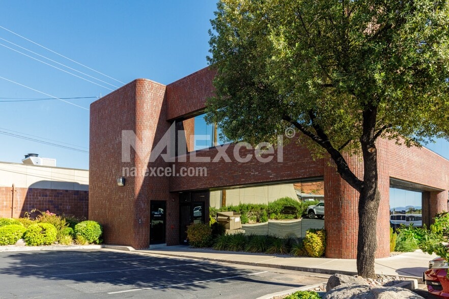 243 E St George Blvd, St George, UT for lease - Building Photo - Image 2 of 9