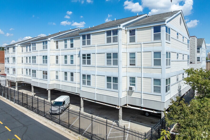 201 N Crain Hwy, Glen Burnie, MD à vendre - Photo du bâtiment - Image 2 de 4