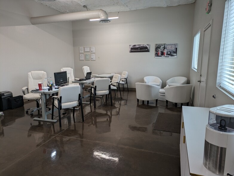 22039 N 24th Ave, Phoenix, AZ for lease - Building Photo - Image 2 of 15