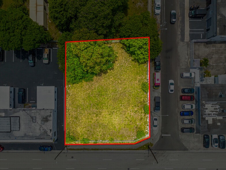 137 N Dixie Hwy, Hallandale Beach, FL for sale - Building Photo - Image 1 of 9