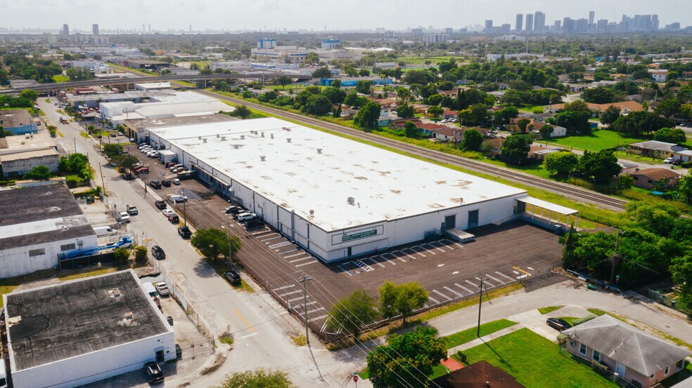 1300-1350 NW 74th St, Miami, FL for lease - Building Photo - Image 1 of 9