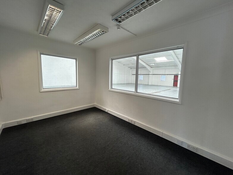 Laundry Rd, Minster à louer - Photo du bâtiment - Image 3 de 25