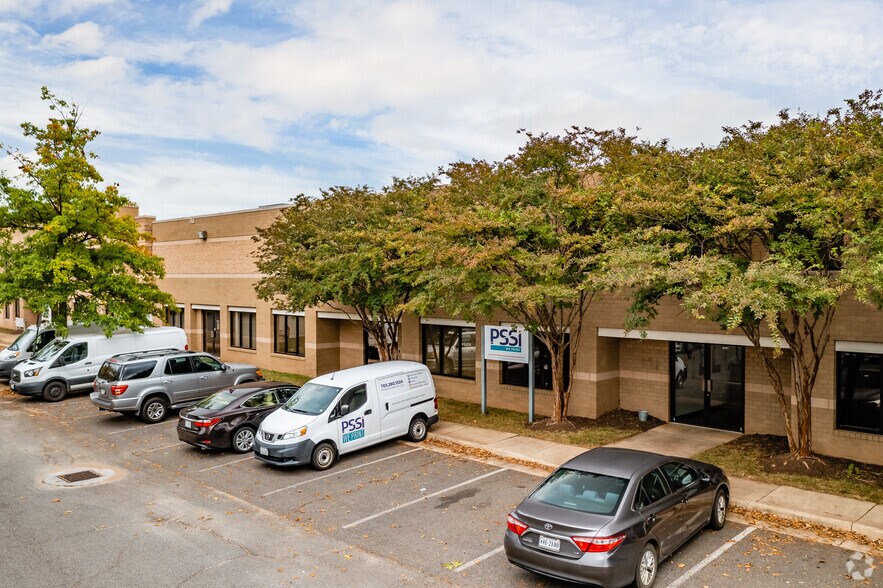 4291-4309 Henninger Ct, Chantilly, VA à louer - Photo du bâtiment - Image 3 de 4