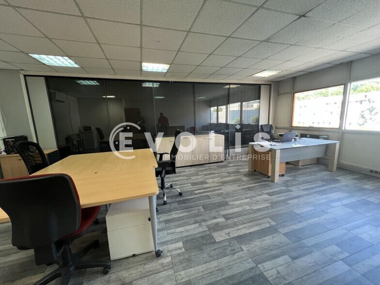 Office in Neuilly Sur Marne for lease - Interior Photo - Image 3 of 6