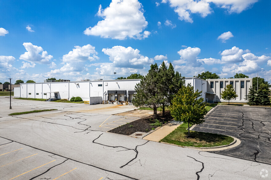 10800 Pflumm Rd, Lenexa, KS for sale - Building Photo - Image 1 of 1