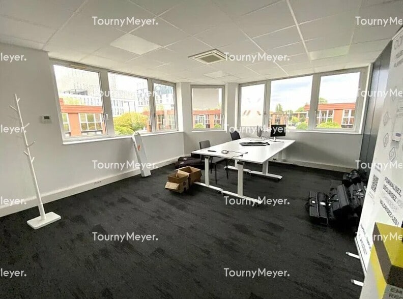 240 Rue Jean Bart, Labège for lease - Interior Photo - Image 2 of 11