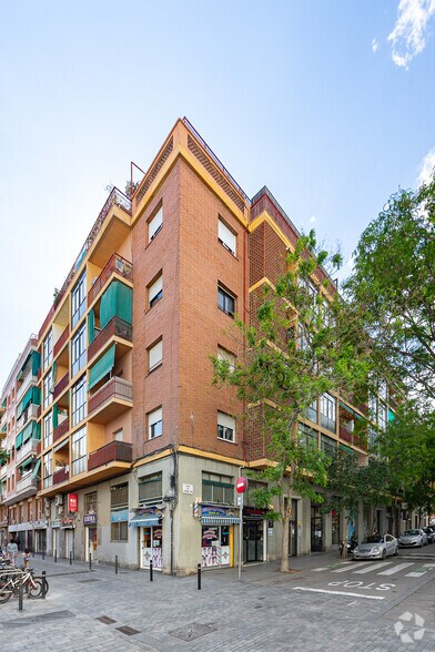 Immeuble residentiel dans Barcelone, Barcelona à vendre - Photo principale - Image 1 de 1