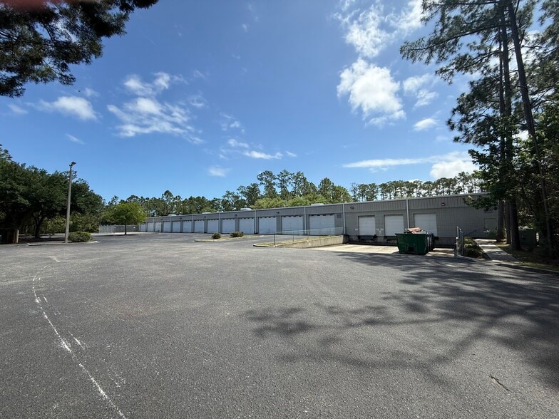 701 Fentress Blvd, Daytona Beach, FL for lease - Building Photo - Image 2 of 32