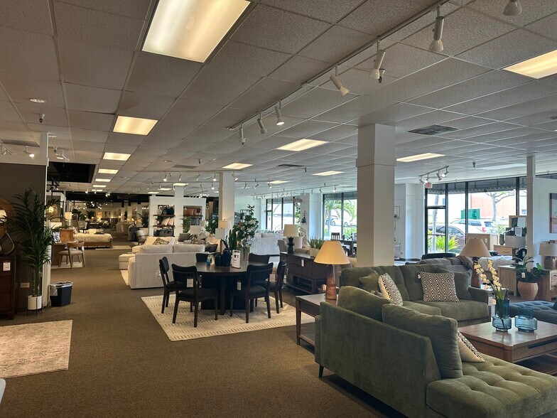 4296-4360 Malaai St, Honolulu, HI for lease - Building Photo - Image 3 of 6