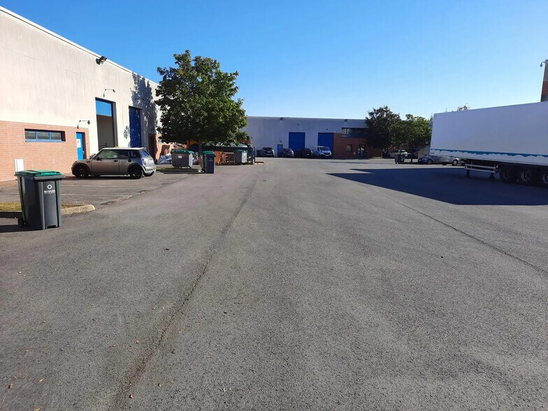 Industrial in Moissy-Cramayel for lease - Building Photo - Image 2 of 4