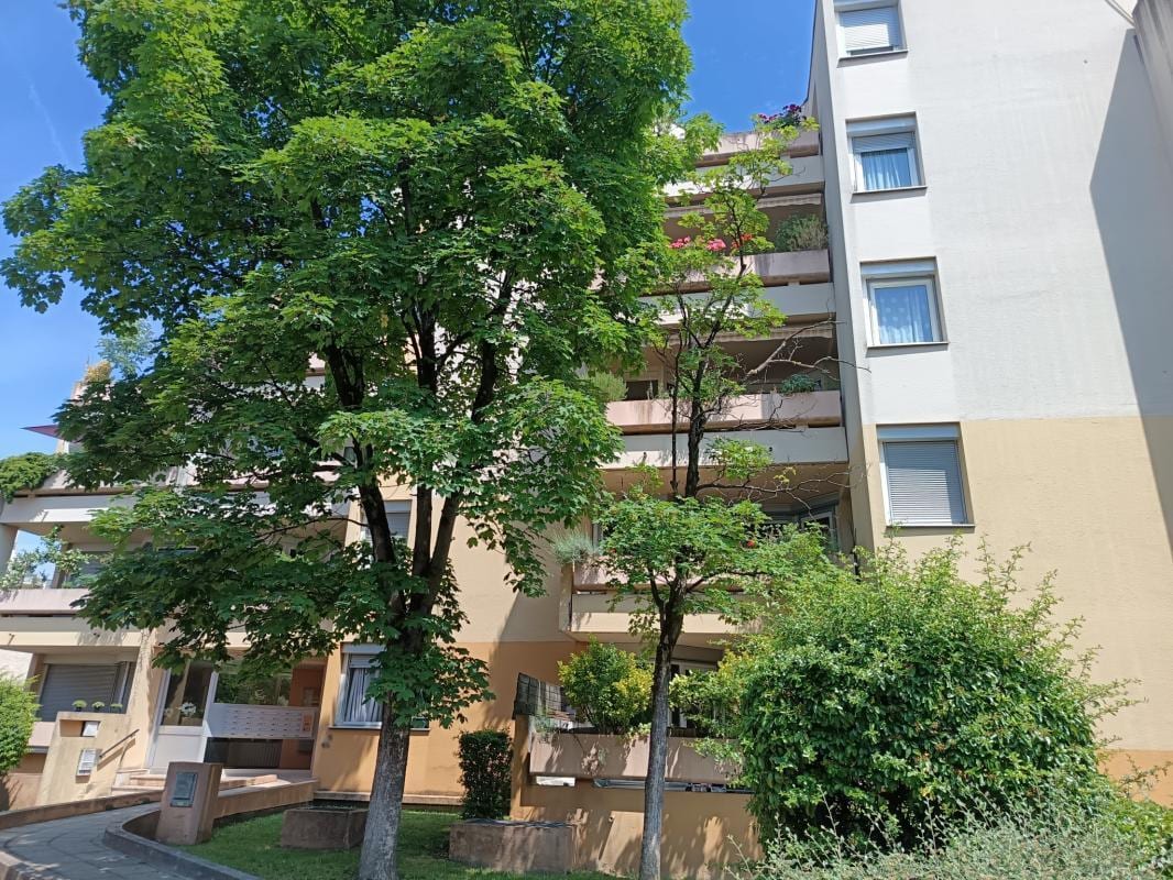 Office in Lyon for sale Building Photo- Image 1 of 19