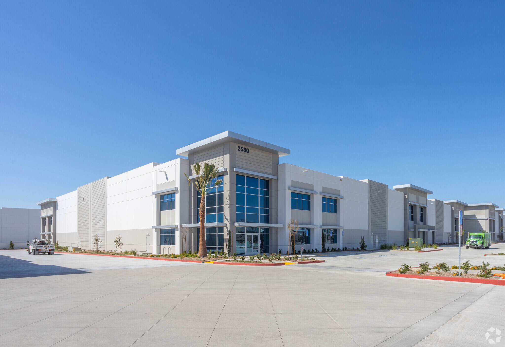 2650 E Merrill Ave, Ontario, CA à louer Photo du bâtiment- Image 1 de 4