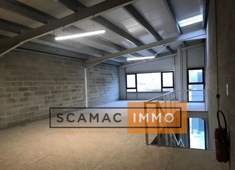 Industrial in Romainville for lease - Interior Photo - Image 3 of 4