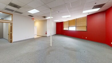 1020 Cedar Ave, St Charles, IL for lease Interior Photo- Image 2 of 30