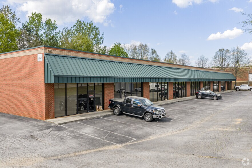5306 Palmero Ct, Buford, GA à louer - Photo du bâtiment - Image 1 de 7