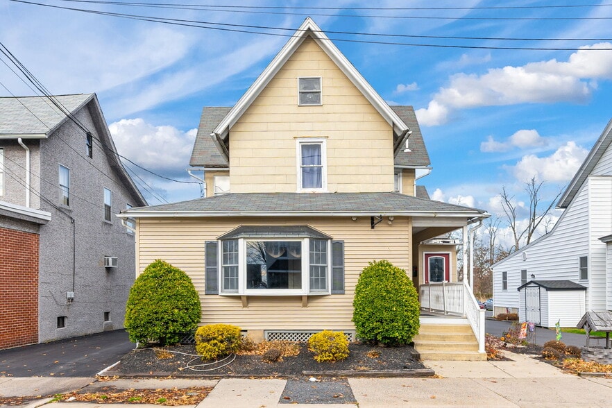 523 W Broad St, Quakertown, PA for lease - Building Photo - Image 2 of 20