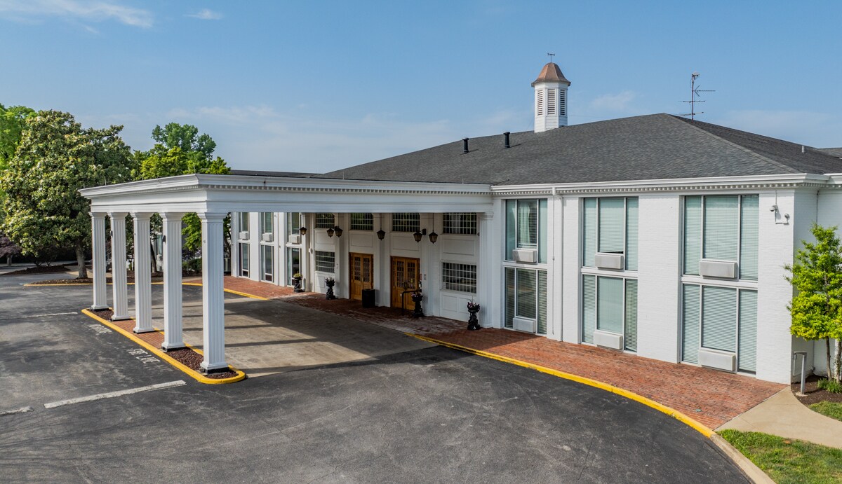 4004 Gardiner Point Dr, Louisville, KY à vendre Photo du bâtiment- Image 1 de 17