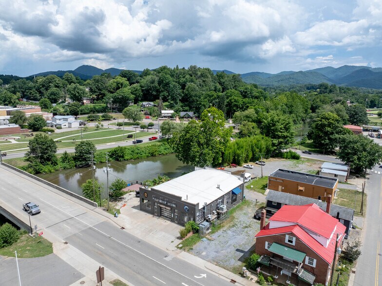 339 Park St, Canton, NC à vendre - Photo du bâtiment - Image 2 de 44