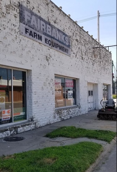 915 East St, Wood River, NE for sale - Building Photo - Image 1 of 1