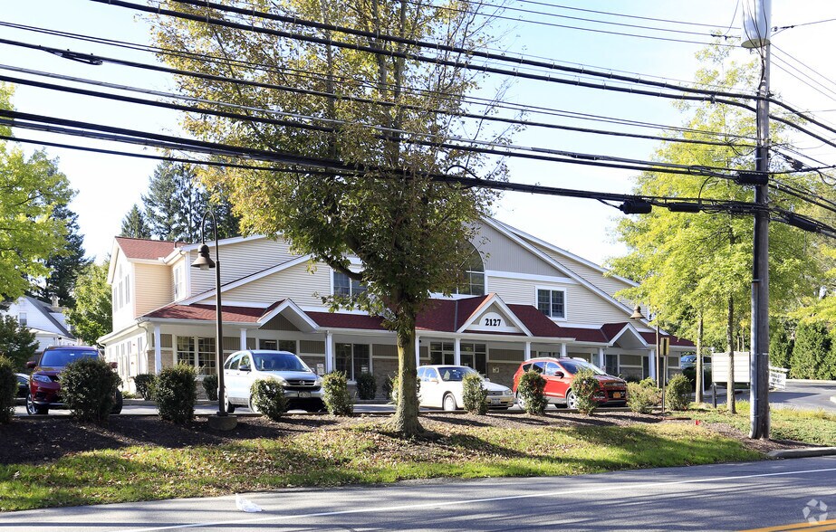 2127 Crompond Rd, Cortlandt Manor, NY à louer - Photo du bâtiment - Image 2 de 9