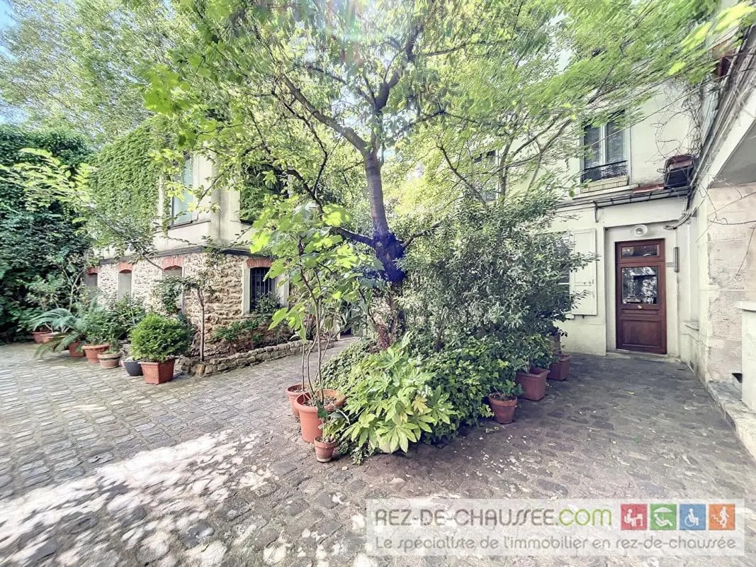 Multifamily in Paris for sale Building Photo- Image 1 of 14