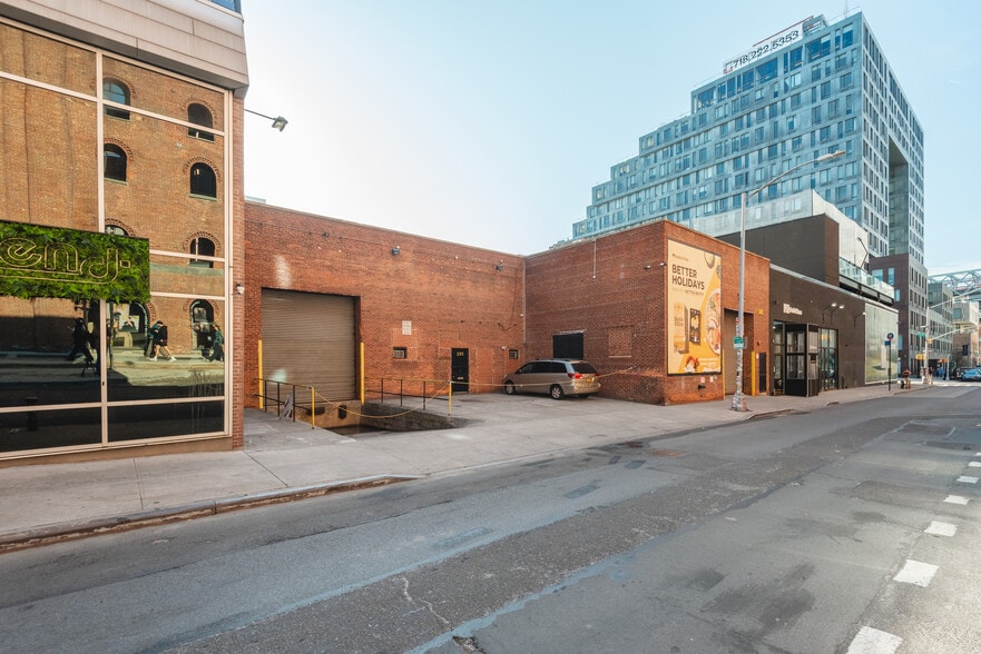 305 Kent Ave, Brooklyn, NY à louer - Photo du bâtiment - Image 3 de 6