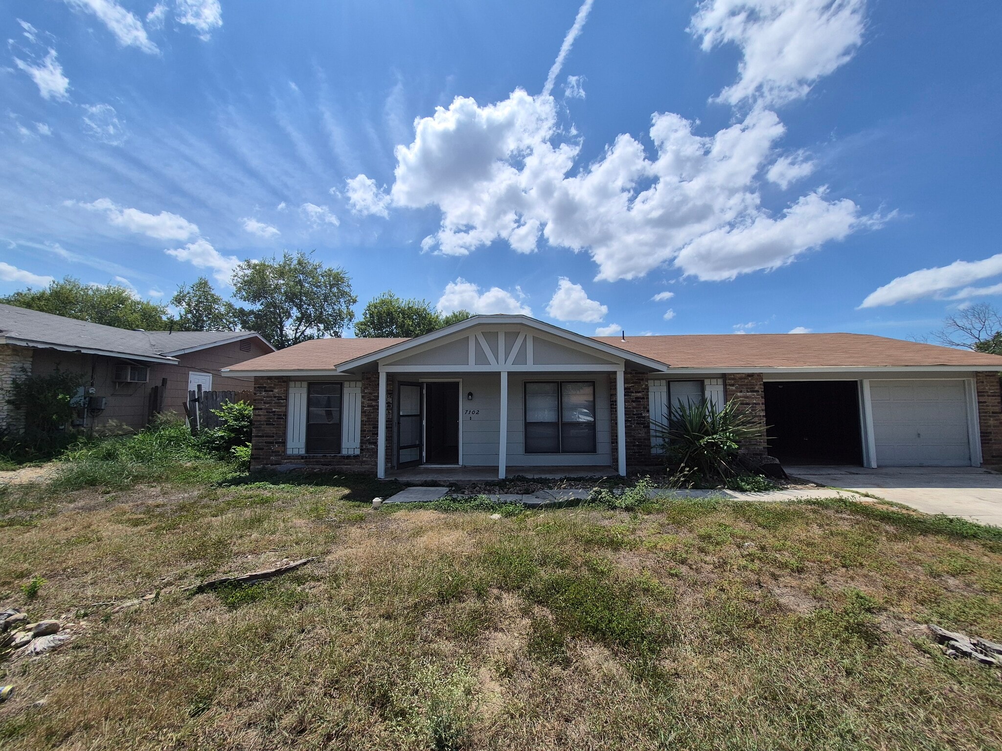 KC Rentals portefeuille de 5 propriétés à vendre sur LoopNet.ca Photo du bâtiment- Image 1 de 12